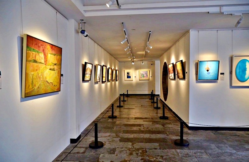 Du lịch Phượng Hoàng Cổ Trấn: Một số tranh ảnh trong khu nhà cổ Xiong Xiling Du lịch Phượng Hoàng Cổ Trấn: Một số tranh ảnh trong khu nhà cổ Xiong Xiling