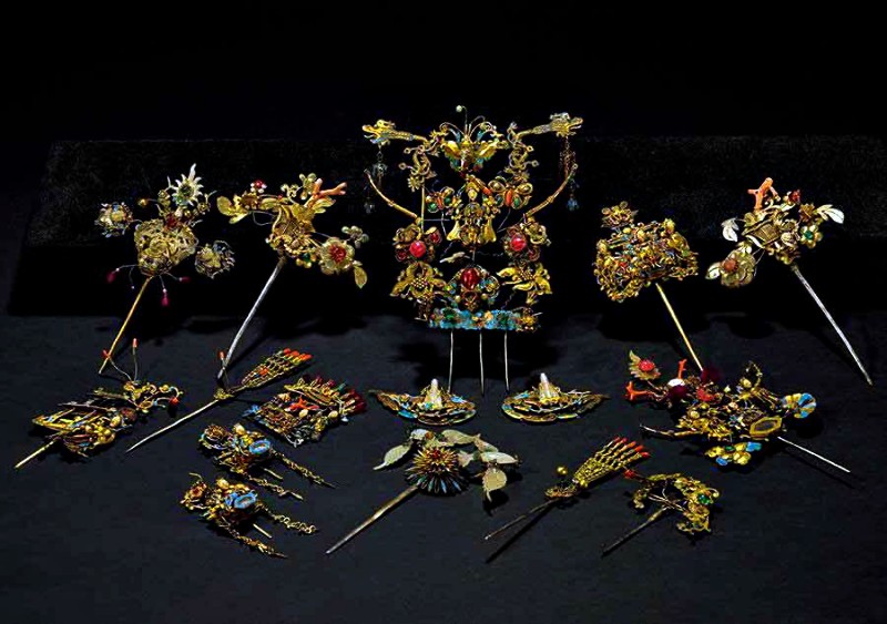 Mua quà du lịch Phượng Hoàng Cổ Trấn không thể thiếu trâm cài tóc (Ảnh: sưu tầm) Mua quà du lịch Phượng Hoàng Cổ Trấn không thể thiếu trâm cài tóc (Ảnh: sưu tầm)