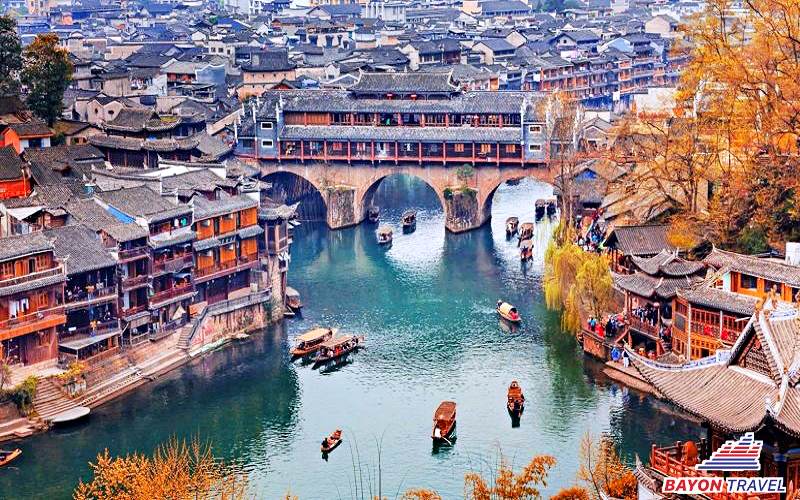 Hướng dẫn du lịch Phượng Hoàng Cổ Trấn: Khám phá mùa thu êm đềm ở cổ trấn Hướng dẫn du lịch Phượng Hoàng Cổ Trấn: Khám phá mùa thu êm đềm ở cổ trấn