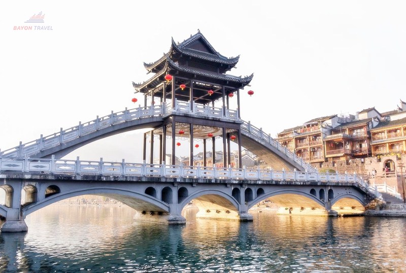 Phượng Hoàng Cổ Trấn mùa hè đẹp long lanh dưới nắng hạ Phượng Hoàng Cổ Trấn mùa hè đẹp long lanh dưới nắng hạ