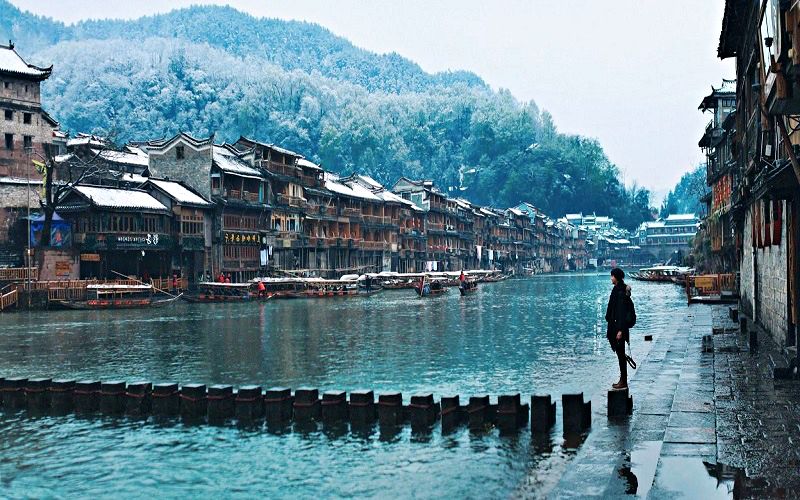 Một số địa điểm tham quan nên đi khi ghé Phượng Hoàng Cổ Trấn (Ảnh sưu tầm) Một số địa điểm tham quan nên đi khi ghé Phượng Hoàng Cổ Trấn (Ảnh sưu tầm)