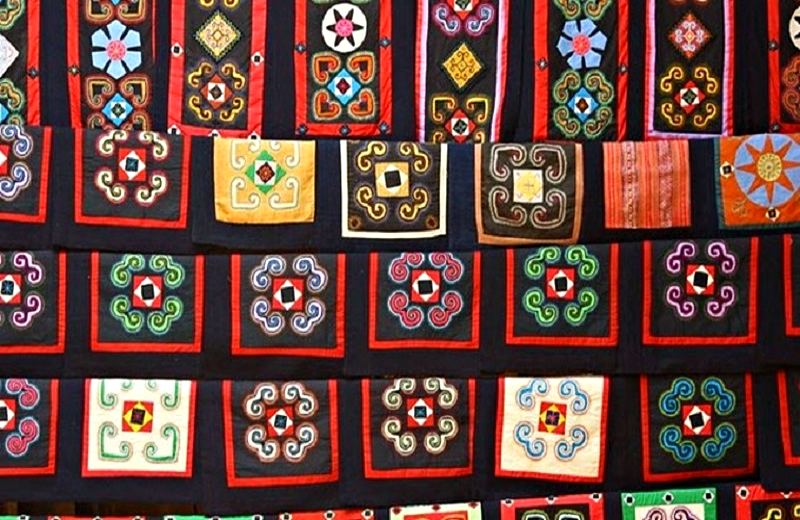 Nghệ thuật dệt thổ cẩm được gìn giữ qua bao đời (Ảnh sưu tầm) Du lịch Phượng Hoàng Cổ Trấn Trương Gia Giới: Nghệ thuật dệt thổ cẩm được gìn giữ qua bao đời (Ảnh sưu tầm)