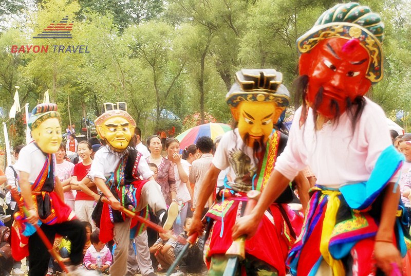 Người Thổ Gia ở Trương Gia Giới Phượng Hoàng cổ trấn nổi tiếng với các điệu nhảy tập thể Người Thổ Gia ở Trương Gia Giới Phượng Hoàng cổ trấn nổi tiếng với các điệu nhảy tập thể