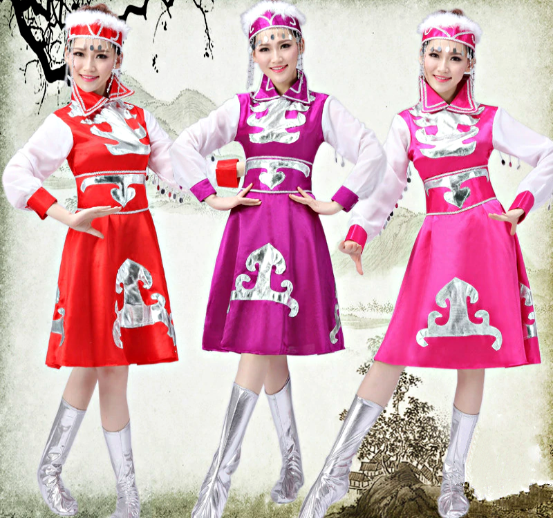 Đi Phượng Hoàng Cổ Trấn nên mua gì? Những bộ quần áo của người Bạch rất thích hợp để múa hát (Ảnh: sưu tầm) Đi Phượng Hoàng Cổ Trấn nên mua gì? Những bộ quần áo của người Bạch rất thích hợp để múa hát (Ảnh: sưu tầm)