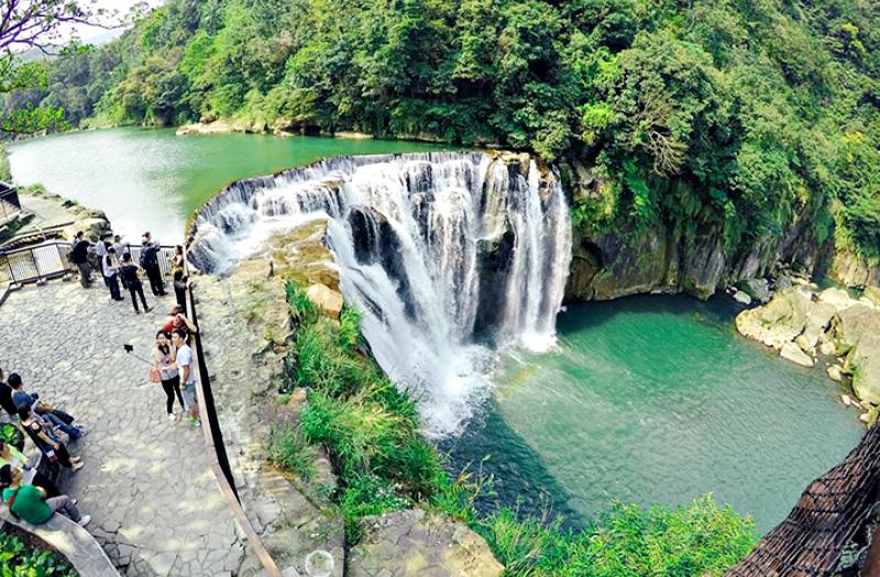 Công viên Taroko - một địa điểm thú cho chuyến du lịch Đài Loan vào mùa hè. Công viên Taroko - một địa điểm thú cho chuyến du lịch Đài Loan vào mùa hè.