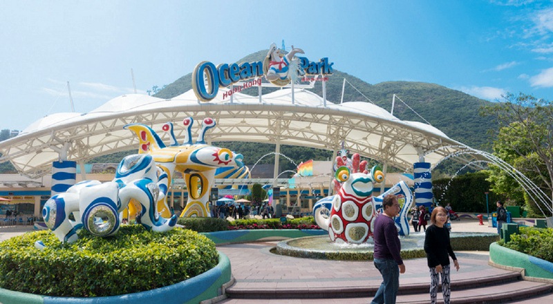 Khách du lịch sẽ bị cuốn hút bởi những trò chơi ở Ocean Park Hong Kong mà quên cả những lịch trình tham quan khác