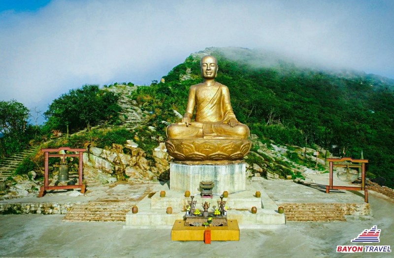 Thiền viện Trúc Lâm Yên Tử (Chùa Yên Tử) ở Quảng Ninh là một điểm được ưa chuộng trong chùm tour du lịch Hà Nội Thiền viện Trúc Lâm Yên Tử (Chùa Yên Tử) ở Quảng Ninh là một điểm được ưa chuộng trong chùm tour du lịch Hà Nội