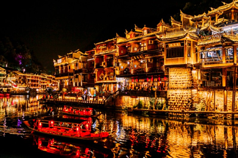 Kinh nghiệm du lịch khám phá Phượng Hoàng Cổ Trấn về đêm đẹp lung linh Kinh nghiệm du lịch khám phá Phượng Hoàng Cổ Trấn về đêm đẹp lung linh