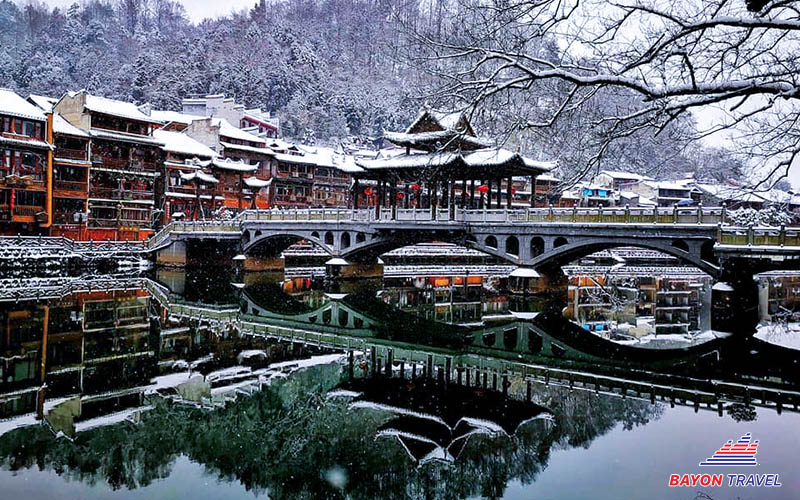 Phượng Hoàng cổ trấn đẹp như tranh vẽ vào mùa đông Phượng Hoàng cổ trấn đẹp như tranh vẽ vào mùa đông