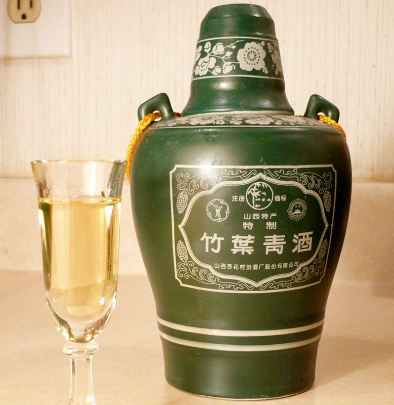 Rượu Trúc Diệp Thanh tao nhã rất thích hợp sử dụng trong các buổi họp mặt hoặc nên mua về làm quà du lịch khi đi Phượng Hoàng cổ trấn Rượu Trúc Diệp Thanh tao nhã rất thích hợp sử dụng trong các buổi họp mặt hoặc nên mua về làm quà du lịch khi đi Phượng Hoàng cổ trấn