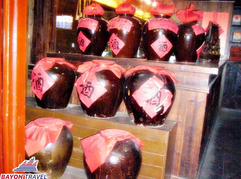 Rượu truyền thống luôn được đựng trong vò đặc biệt – du lịch Bắc Kinh có gì hay Rượu truyền thống luôn được đựng trong vò đặc biệt – du lịch Bắc Kinh có gì hay