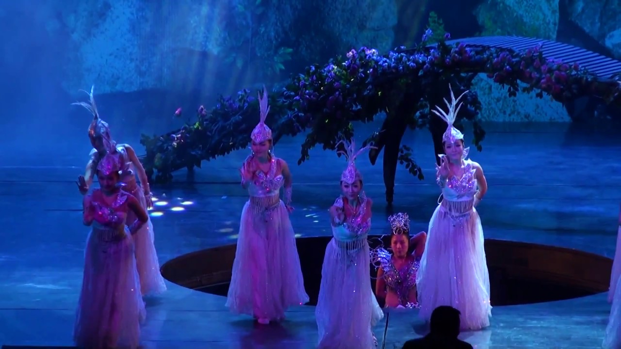 Khách du lịch đến Phượng Hoàng cổ trấn Trương Gia Giới sẽ có dịp thưởng thức show biểu diễn nghệ thuật nổi tiếng Mị Lực Tương Tây Khách du lịch đến Phượng Hoàng cổ trấn Trương Gia Giới sẽ có dịp thưởng thức show biểu diễn nghệ thuật nổi tiếng Mị Lực Tương Tây