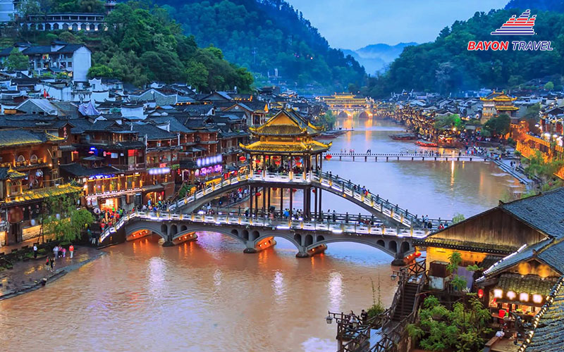 Sông Đà Giang huyết mạch của Phượng Hoàng cổ trấn tiêu biểu cho du lịch Trương Gia Giới Sông Đà Giang huyết mạch của Phượng Hoàng cổ trấn tiêu biểu cho du lịch Trương Gia Giới