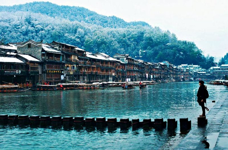 Thời tiết Phượng Hoàng Cổ Trấn tháng 12: Đà Giang êm ả trong một ngày mùa đông Thời tiết Phượng Hoàng Cổ Trấn tháng 12: Đà Giang êm ả trong một ngày mùa đông