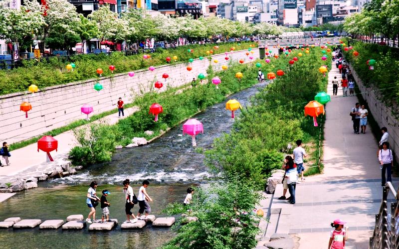 Du lịch Hàn Quốc: Suối Cheonggye - Dòng suối nhân tạo giữa lòng Seoul. Du lịch Hàn Quốc: Suối Cheonggye - Dòng suối nhân tạo giữa lòng Seoul.
