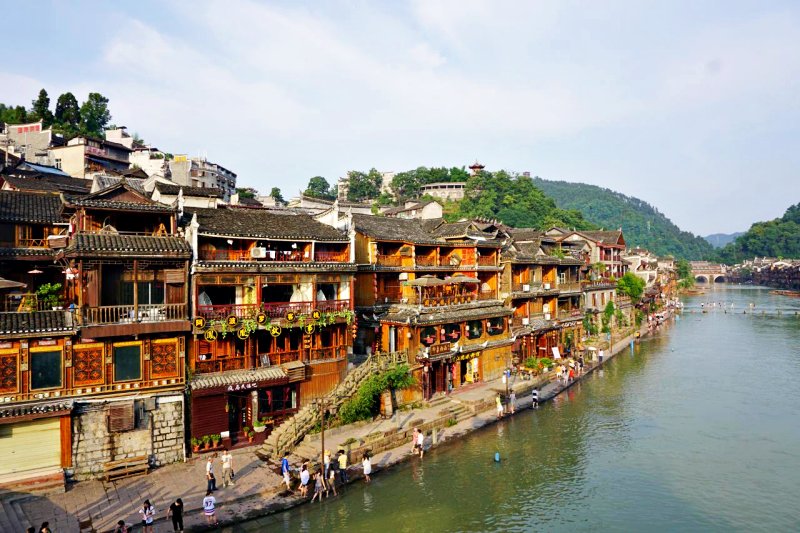 Tận hưởng nắng ấm mùa hè khi du lịch Phượng Hoàng cổ trấn Tận hưởng nắng ấm mùa hè khi du lịch Phượng Hoàng cổ trấn