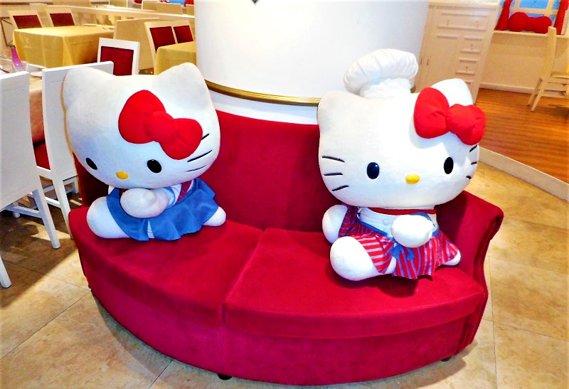 Tại tất cả các lô ghế ngồi đều đặt Hello Kitty bông – du lịch Thượng Hải Tại tất cả các lô ghế ngồi đều đặt Hello Kitty bông – du lịch Thượng Hải