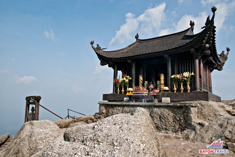 Đoàn du lịch Hà Nội Sapa tham quan Tháp Tổ bằng cáp treo Đoàn du lịch Hà Nội Sapa tham quan Tháp Tổ bằng cáp treo