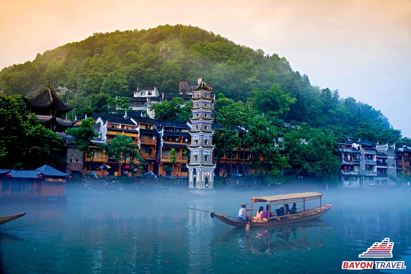 Tháp Vạn Danh-Công trình kiến trúc nên checkin khi du lịch đến Phượng Hoàng Cổ Trấn Tháp Vạn Danh-Công trình kiến trúc nên checkin khi du lịch đến Phượng Hoàng Cổ Trấn