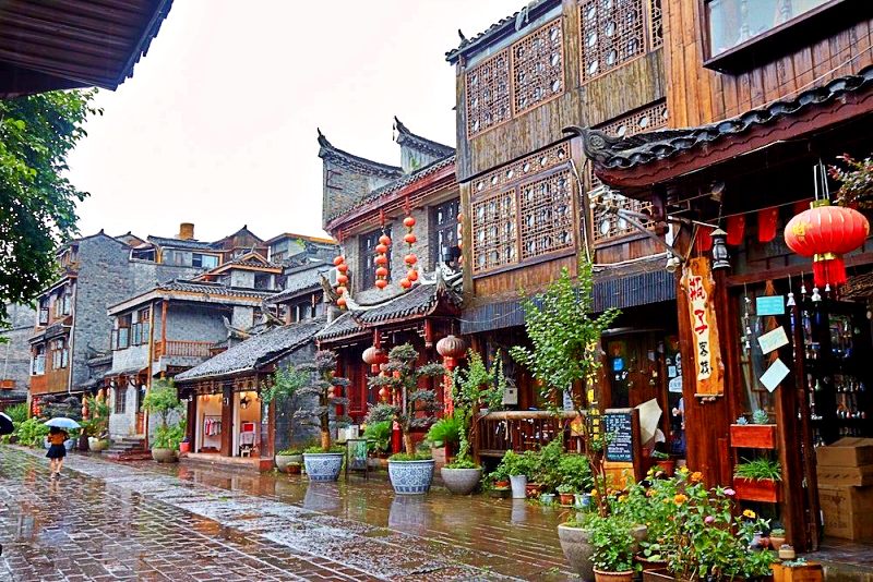 Cơn mưa tháng 8 bất chợt trên Phượng Hoàng Cổ Trấn Cơn mưa tháng 8 bất chợt trên Phượng Hoàng Cổ Trấn