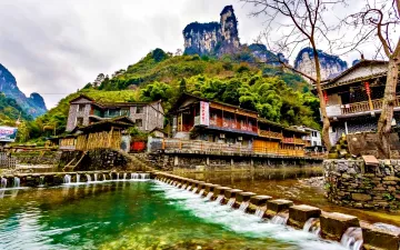 Du lịch Khám phá: Thăm Làng Miêu Ở Phượng Hoàng Cổ Trấn