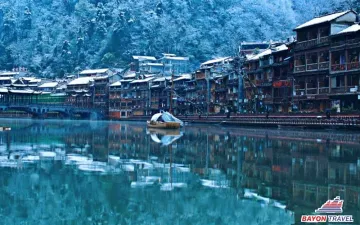 Mùa đông du lịch đến Phượng Hoàng Cổ Trấn - Tìm về miền an yên