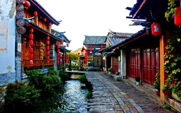 Bạn yêu thích mùa xuân lãng mạn ư? Hãy du lịch đến Lệ giang cổ trấn