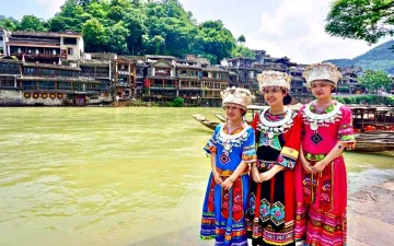 Mẹo mua sắm cần biết khi du lịch Phượng Hoàng Cổ Trấn Trương Gia Giới