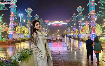 Cặp đôi Kha Ly và Thanh Duy du hí tại thiên đường du lịch Phượng Hoàng Cổ Trấn Trương Gia Giới