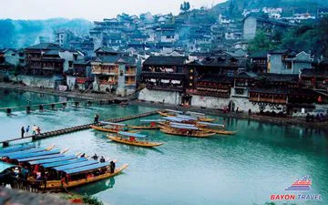 Tour Phượng Hoàng Cổ Trấn TP.HCM có gì hay mà giới trẻ lại sốt xình xịch như vậy?