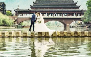 Du lịch Phượng Hoàng Cổ Trấn: Chụp ảnh cưới lung linh như phim Hàn