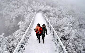 Du lịch Phượng Hoàng Cổ Trấn tháng 12 chụp ảnh tuyết ở đâu đẹp?