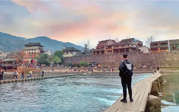 Eric Lư review tour du lịch Phượng Hoàng Cổ Trấn Trương Gia Giới cùng Bayon Travel
