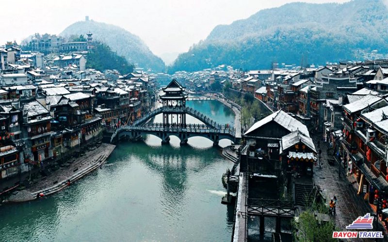 Thời tiết Phượng Hoàng Cổ Trấn tháng 12: Toàn cảnh Phượng Hoàng Cổ Trấn mùa đông Thời tiết Phượng Hoàng Cổ Trấn tháng 12: Toàn cảnh Phượng Hoàng Cổ Trấn mùa đông