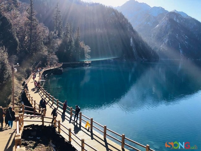 Khám phá Tour du lịch Cửu Trại Câu: Buổi sáng ở hồ Ngũ Hoa Hải (Ảnh: Lê Minh Hạ) Khám phá Tour du lịch Cửu Trại Câu: Buổi sáng ở hồ Ngũ Hoa Hải (Ảnh: Lê Minh Hạ)