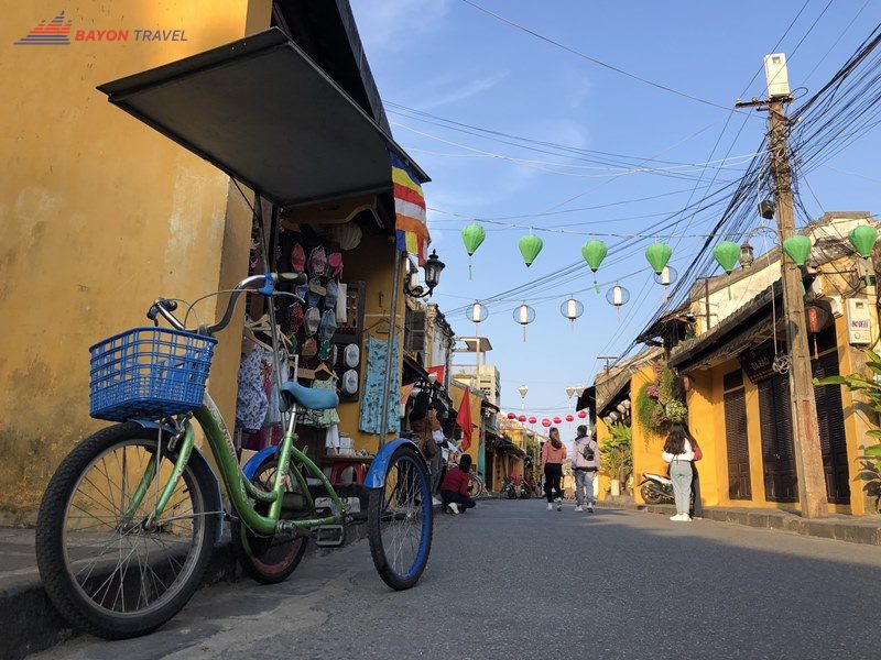Đoàn du lịch Đà Nẵng có những khoảng thời gian tự do khám phố cổ Hội An nhộn nhịp ban ngày Đoàn du lịch Đà Nẵng có những khoảng thời gian tự do khám phố cổ Hội An nhộn nhịp ban ngày