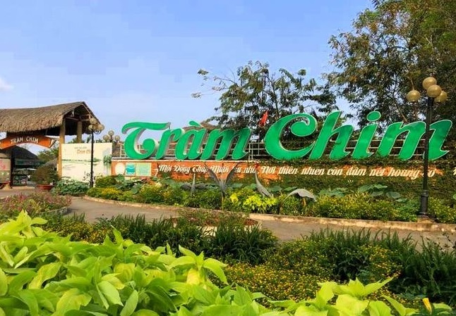 Lối vào vườn quốc gia Tràm Chim Đồng Tháp, nơi khách du lịch bắt đầu hành trình tìm đến cánh đồng hoa Hoàng đầu ấn Lối vào vườn quốc gia Tràm Chim Đồng Tháp, nơi khách du lịch bắt đầu hành trình tìm đến cánh đồng hoa Hoàng đầu ấn
