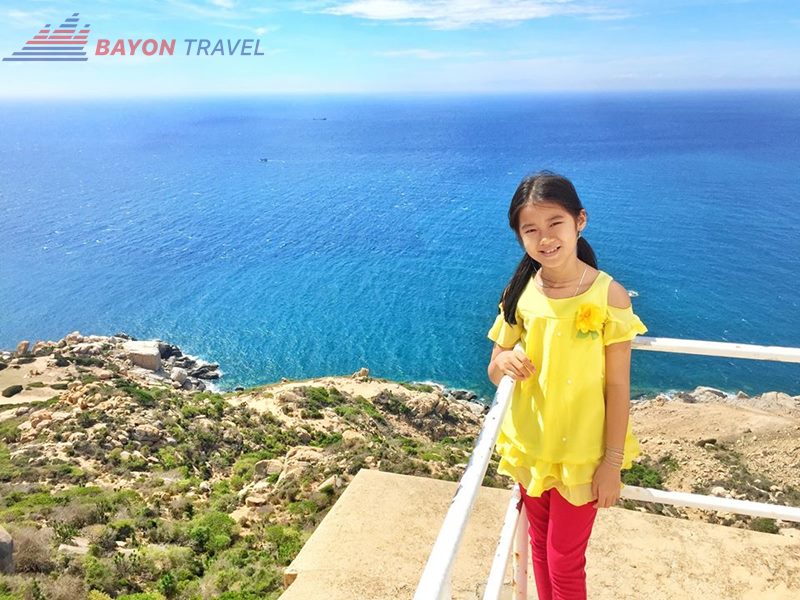 Khách du lịch Ninh Chữ Bình Hưng check-in tại bãi biển Khách du lịch Ninh Chữ Bình Hưng check-in tại bãi biển