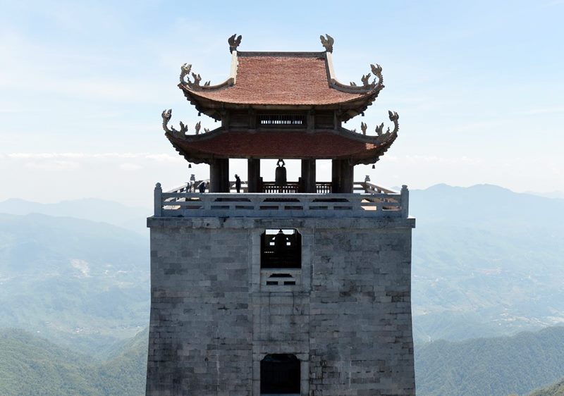 Tour du lịch Sapa - Đoàn du khách viếng Bích Vân Thiền Tự trên đỉnh Phanxipang Tour du lịch Sapa - Đoàn du khách viếng Bích Vân Thiền Tự trên đỉnh Phanxipang