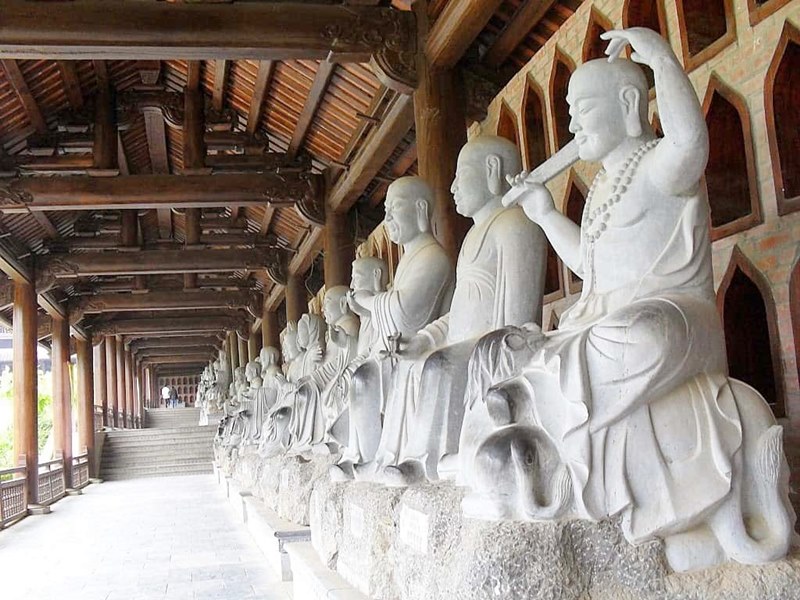 Tour du lịch Sapa - Chùa Bái Đính là ngôi chùa có số lượng Phật nhiều nhất đến thời điểm hiện tại Tour du lịch Sapa - Chùa Bái Đính là ngôi chùa có số lượng Phật nhiều nhất đến thời điểm hiện tại