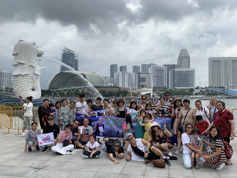 Trong hành trình tour du lịch Singapore Malaysia lần này còn có đạo diễn Quốc Thuận Mr Bin Trong hành trình tour du lịch Singapore Malaysia lần này còn có đạo diễn Quốc Thuận Mr Bin
