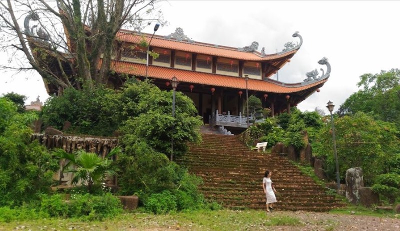 Pháp Hoa là ngôi chùa lâu đời ở vùng đất Tây Nguyên được xây dựng theo kiến trúc nhà sàn Pháp Hoa là ngôi chùa lâu đời ở vùng đất Tây Nguyên được xây dựng theo kiến trúc nhà sàn