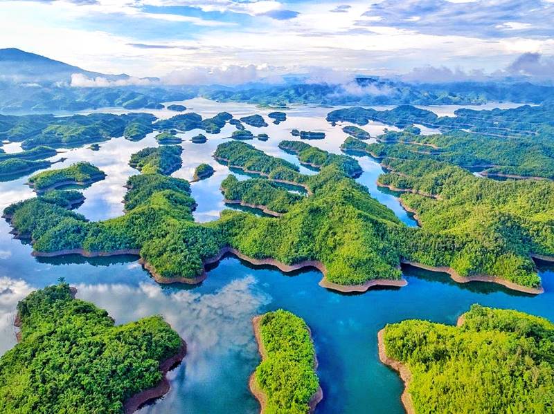 Ngắm nhìn toàn cảnh vùng đất Tà Đùng Tây Nguyên nhìn từ trên cao Ngắm nhìn toàn cảnh vùng đất Tà Đùng Tây Nguyên nhìn từ trên cao