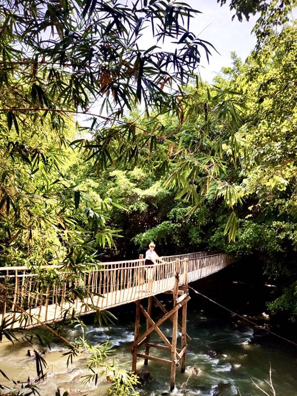 Trải nghiệm đi cầu treo trong tour du lịch Tây Nguyên Tà Đùng Trải nghiệm đi cầu treo trong tour du lịch Tây Nguyên Tà Đùng