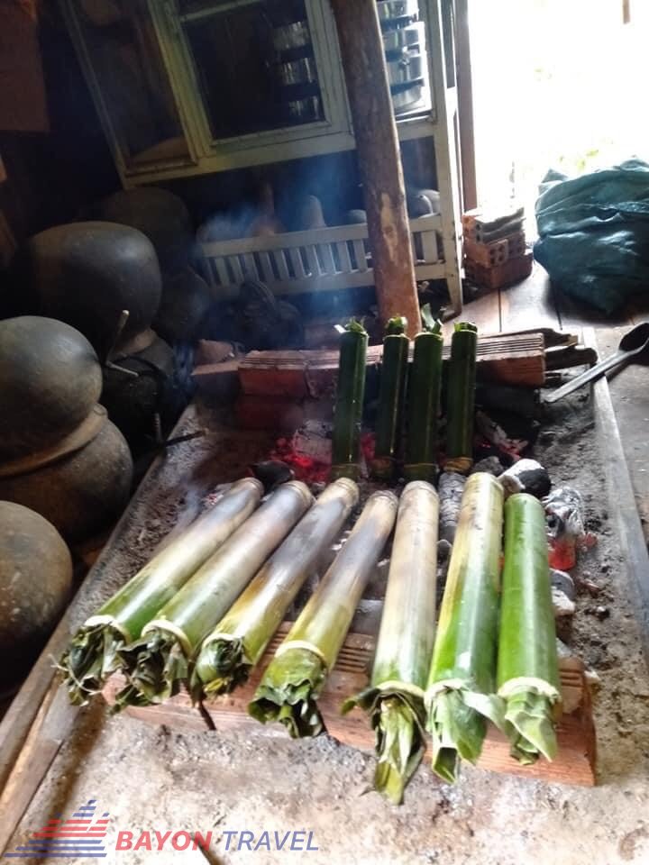 Cơm lam ống tre là đặc sản không thể bỏ qua khi du lịch đến Tây Nguyên Cơm lam ống tre là đặc sản không thể bỏ qua khi du lịch đến Tây Nguyên
