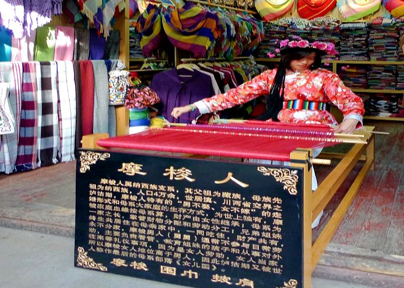 Hình ảnh người Nạp Tây được chụp lại trong một tour Lệ Giang cổ trấn (Ảnh sưu tầm) Hình ảnh người Nạp Tây được chụp lại trong một tour Lệ Giang cổ trấn (Ảnh sưu tầm)