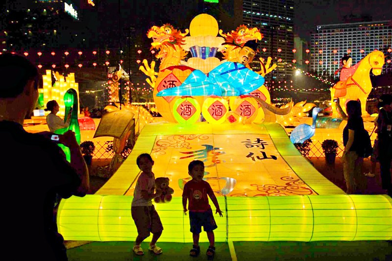 Du lịch Phượng Hoàng cổ trấn vào mùa thu: Đón Tết Trung Thu ở trấn cổ Du lịch Phượng Hoàng cổ trấn vào mùa thu: Đón Tết Trung Thu ở trấn cổ