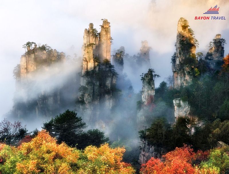 Trương Gia Giới – một địa điểm du lịch tựa như cõi tiên ở Phượng Hoàng Cổ Trấn vào mùa thu Trương Gia Giới – một địa điểm du lịch tựa như cõi tiên ở Phượng Hoàng Cổ Trấn vào mùa thu