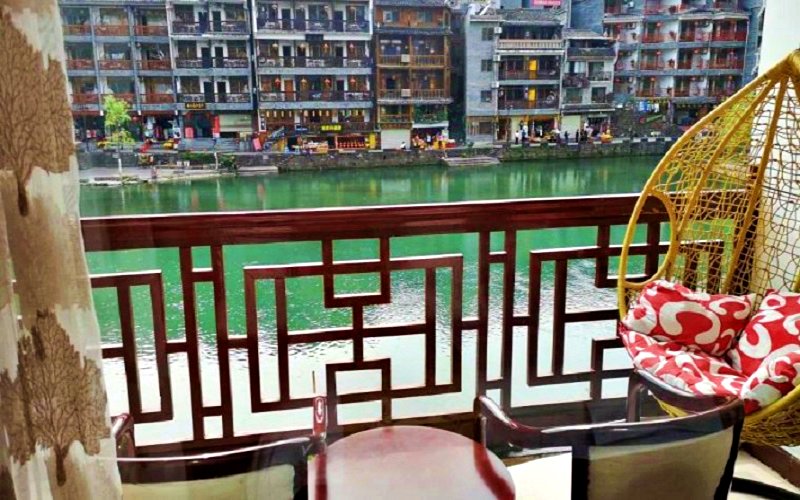 View đẹp như thế này mà cẩm nang du lịch Phượng Hoàng Cổ Trấn không gợi ý làm sao được cơ chứ (Ảnh: sưu tầm) View đẹp như thế này mà cẩm nang du lịch Phượng Hoàng Cổ Trấn không gợi ý làm sao được cơ chứ (Ảnh: sưu tầm)