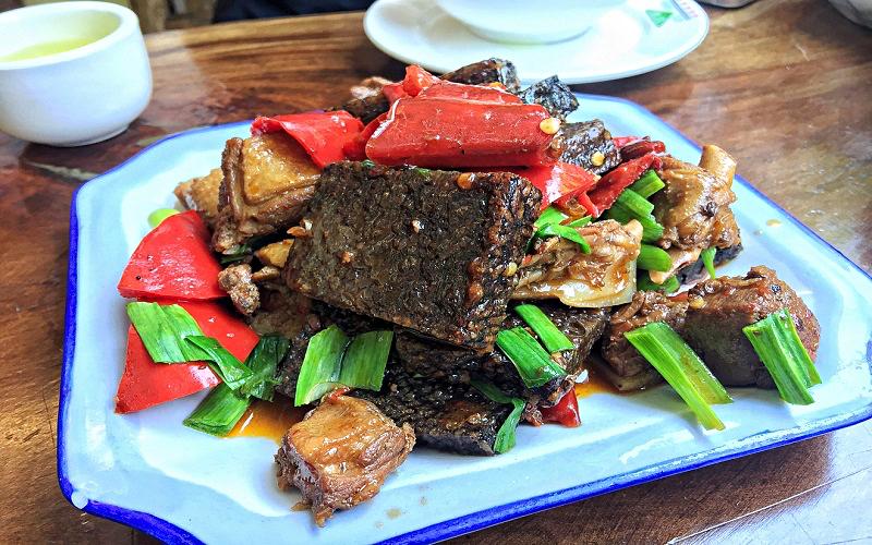 Hướng dẫn du lịch Phượng Hoàng Cổ Trấn: Vịt hầm tiết và gạo nếp (Ảnh sưu tầm) Hướng dẫn du lịch Phượng Hoàng Cổ Trấn: Vịt hầm tiết và gạo nếp (Ảnh sưu tầm)